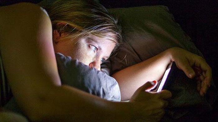 10 Kebiasaan Malam yang Bisa Bantu Kurangi Pikiran Gelisah